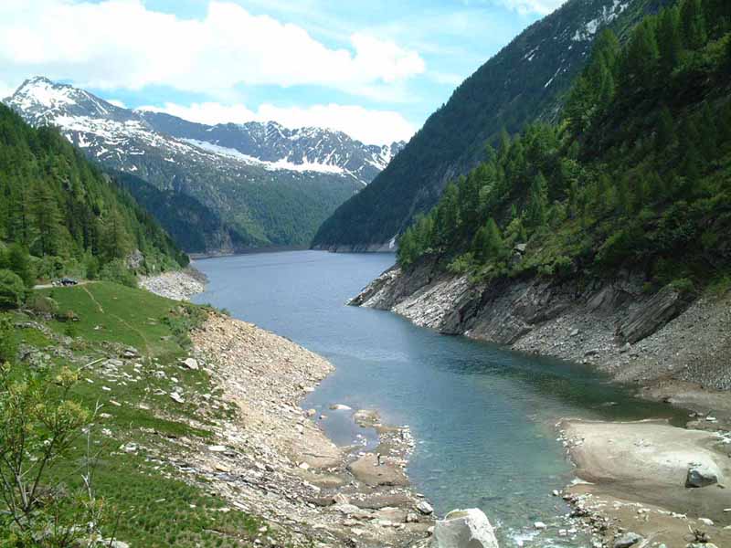 Il lago del Sambuco nel suo splendore